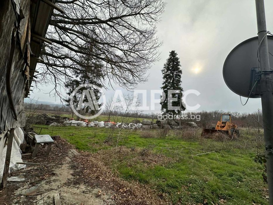 Продава се производствен имот – дърводелски цех в с. Кардам