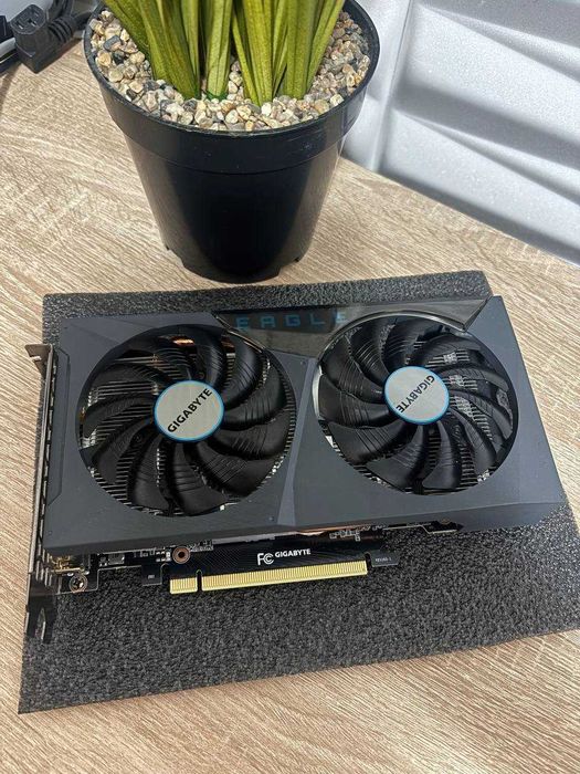 Видеокарта GIGABYTE GeForce RTX 3050 EAGLE OC 8GB