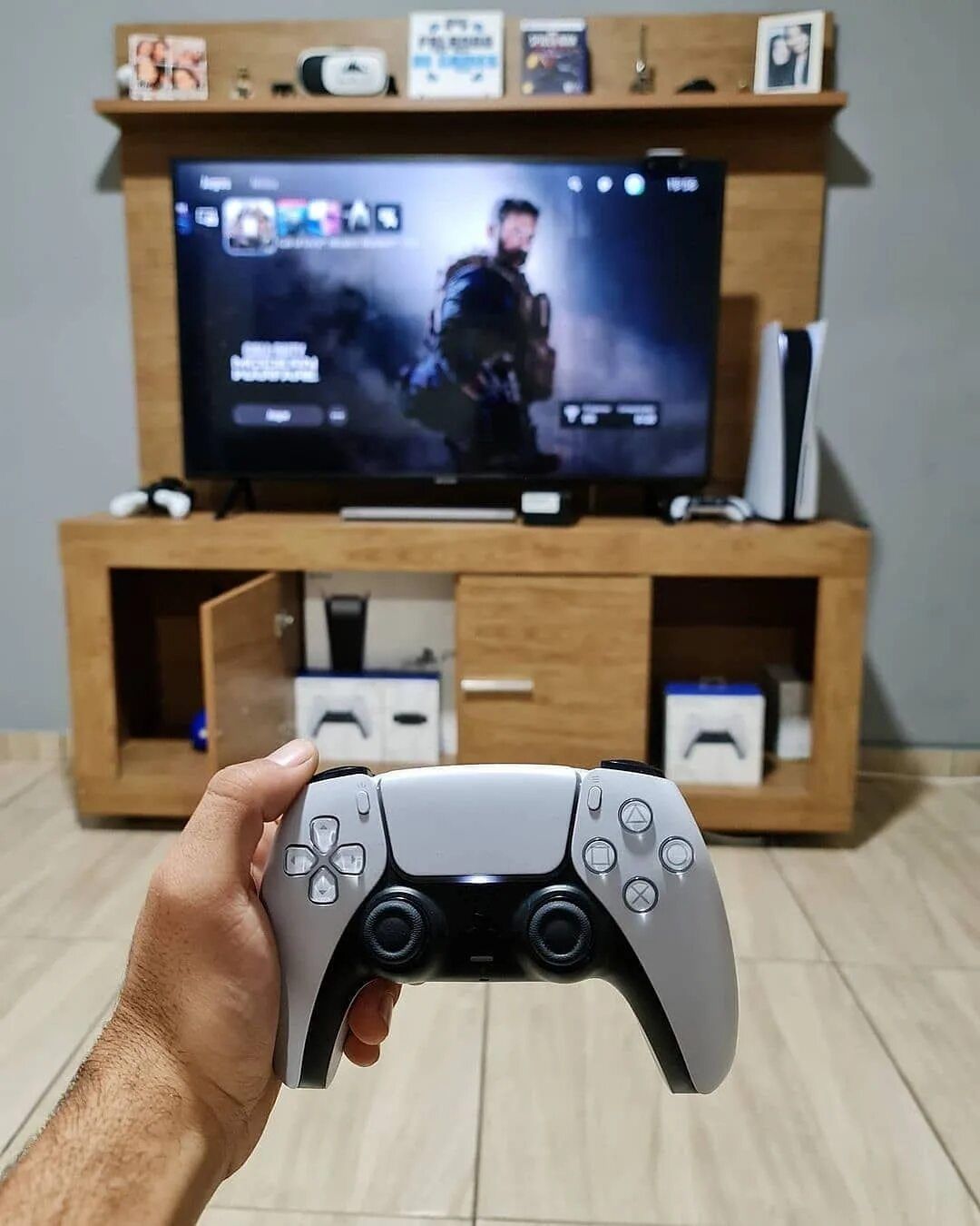 Аренда sony. Фото PLAYSTATION 5 В руках чтобы не видно было человека.