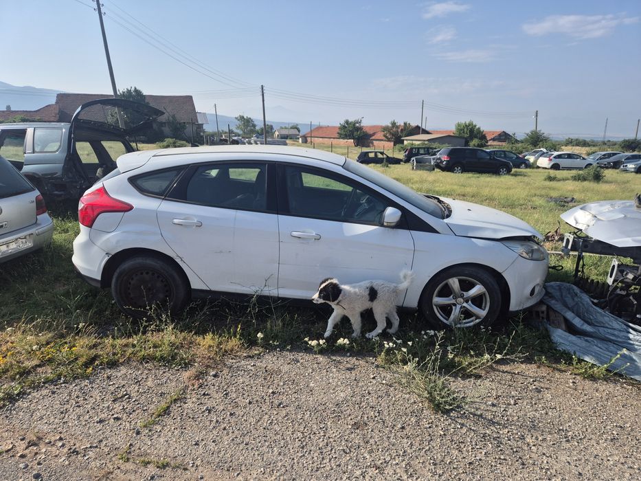 Продавам на части