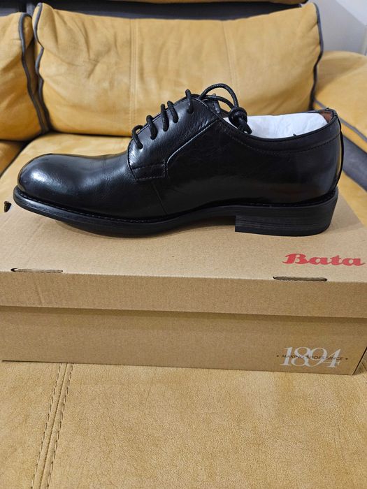 Спортно-елегантни кожени обувки Bata