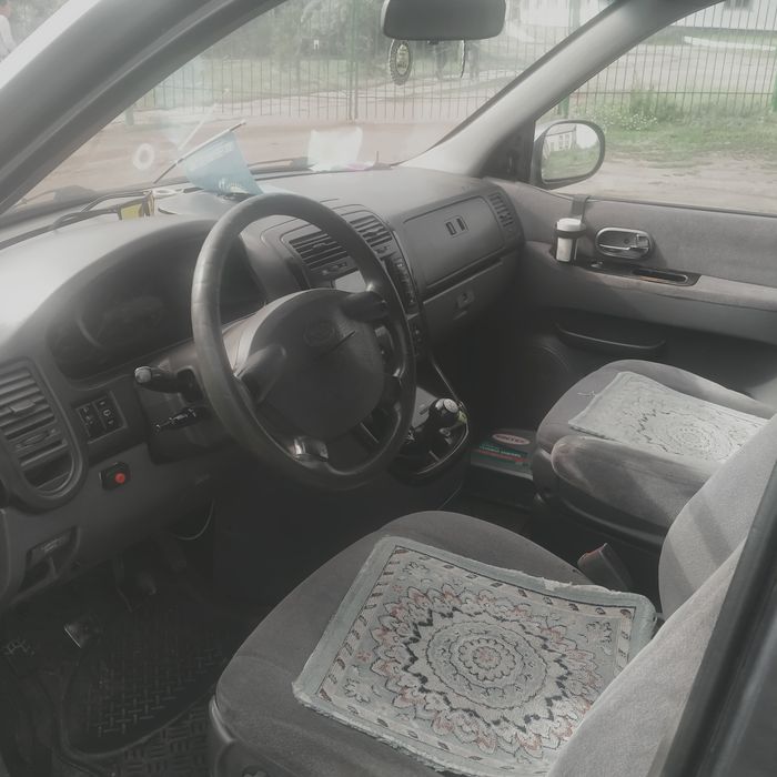 KiA carnival  2002