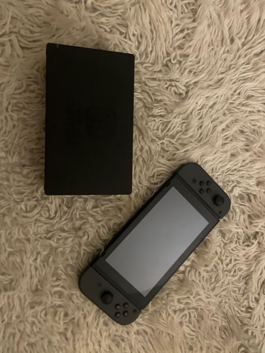 Nintendo Switch 1 + joc Pokemon Sword