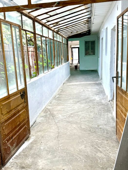Casa de vanzare singur in curte