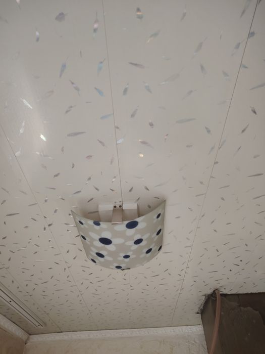 Люстры потолочные.