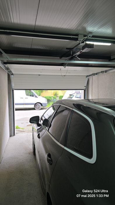 Garaj  de vanzare zona piata mare tot nou usa telecomanda acoperis