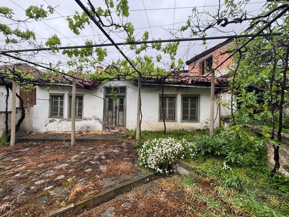 ПАРЦЕЛ със стари къщи в ЦЕНТРАЛНАТА ЧАСТ НА ГРАДА