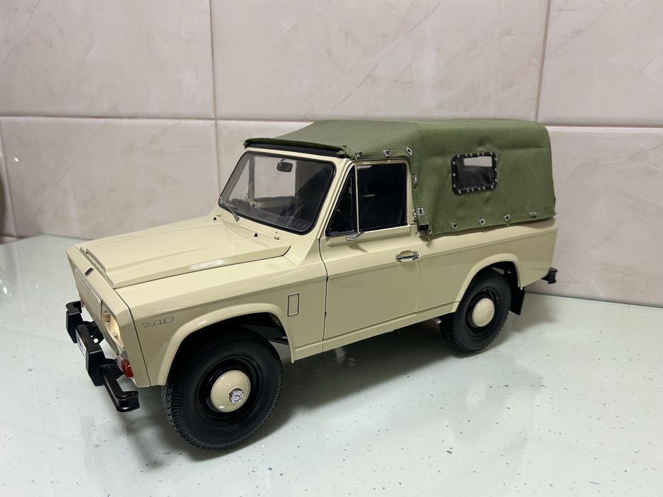 Vand macheta ARO 240 la scara 1:8