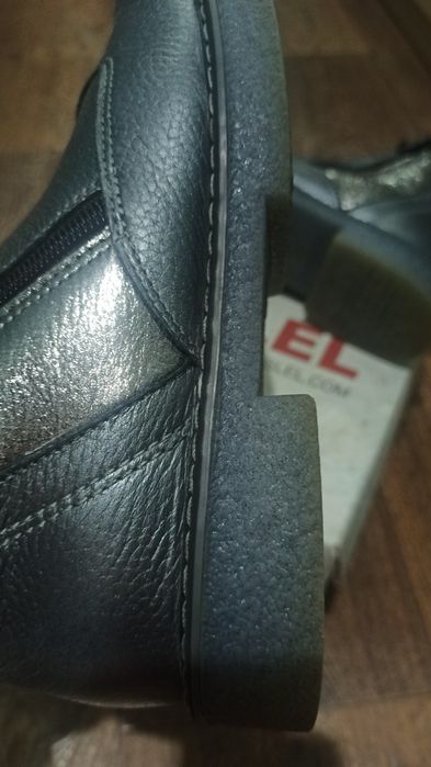 Продам ботинки осенние для девочки