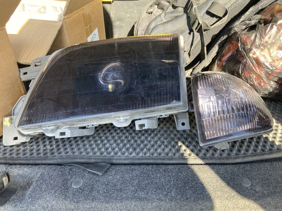 Продам фару на Субару Форестер