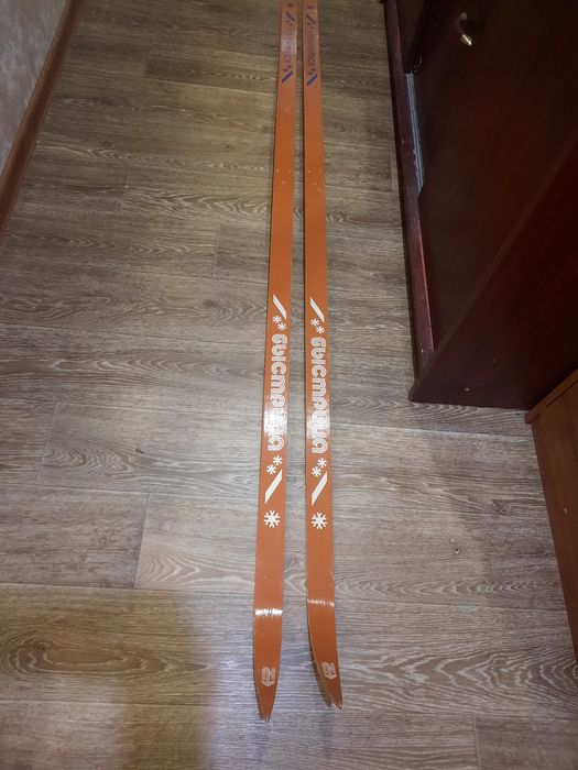 Лыжи беговые 210 см.