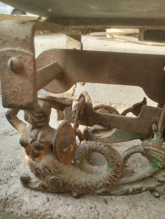 Весы старинные чугунные