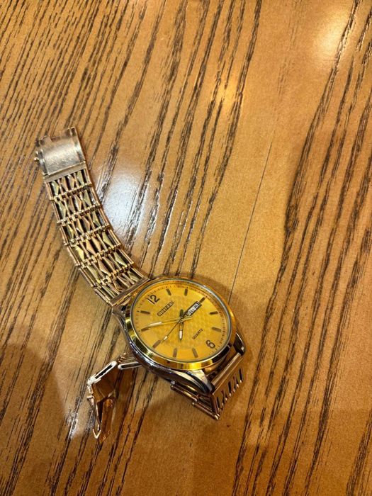 Qo’l soati sotiladi tilla