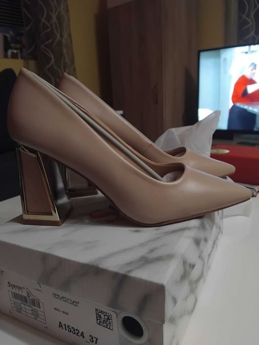 Обувки официални, бежови, ток