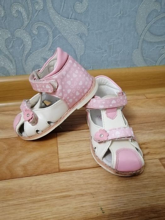 Отдам бесплатно Обувь для девочки