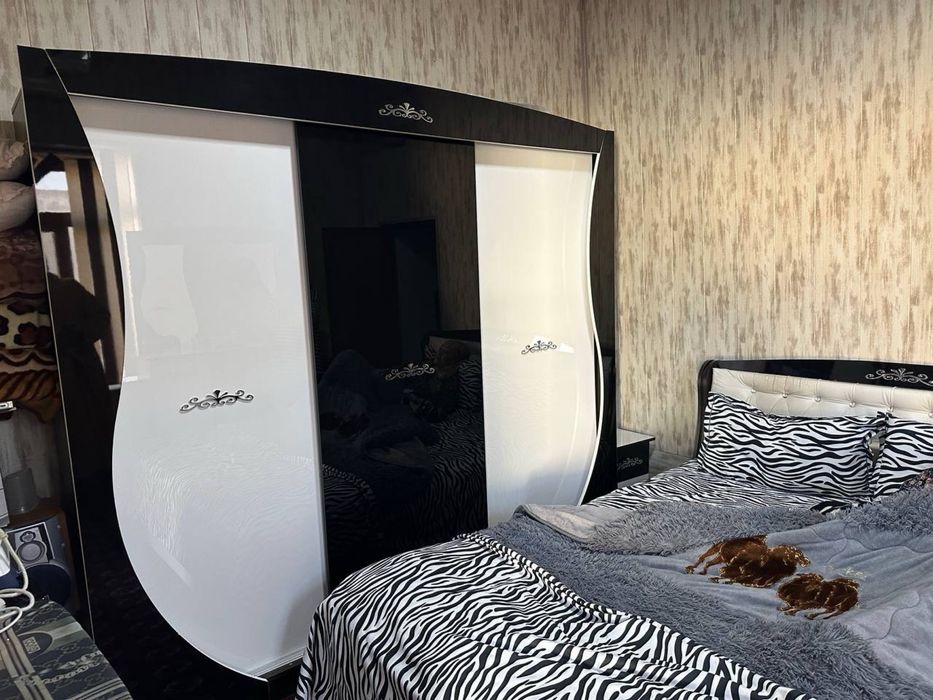 Kavarzorda qurilgan, mebelli uy sotilad