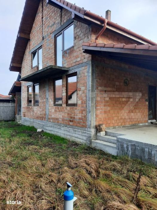 Casa la rosu de vanzare 242mp construiti, 500 mp teren – Paulesti