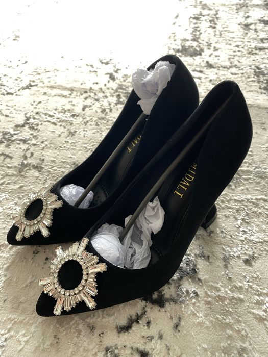 Продам женские туфли