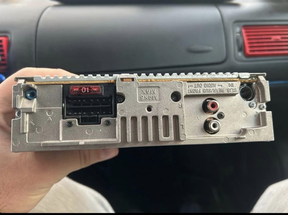 Vând casetofon sony xplod mex-bt2800