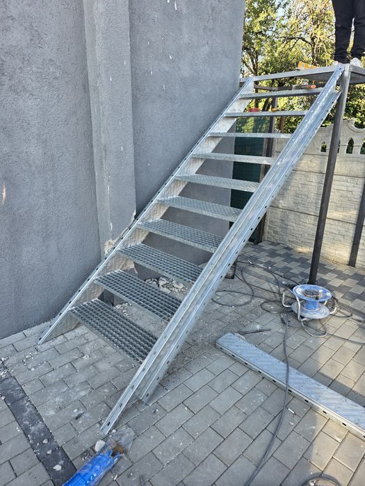 Scari metalice exterior 766