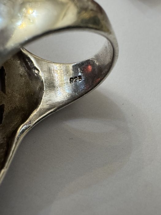 Inel vechi, argint 925, cu granate naturale.