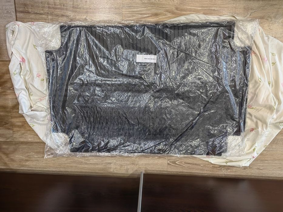 Продавам гумени стелки за Мерцедес бенц G class