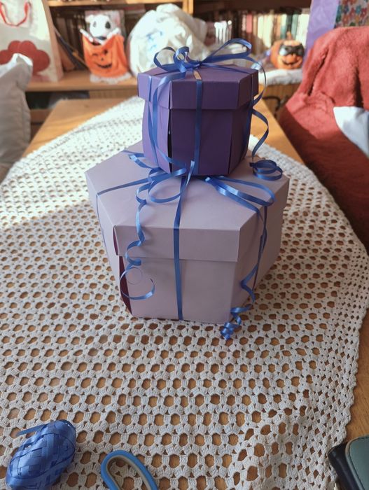 Експлодираща  кутия със снимки и торти от картон за подарък