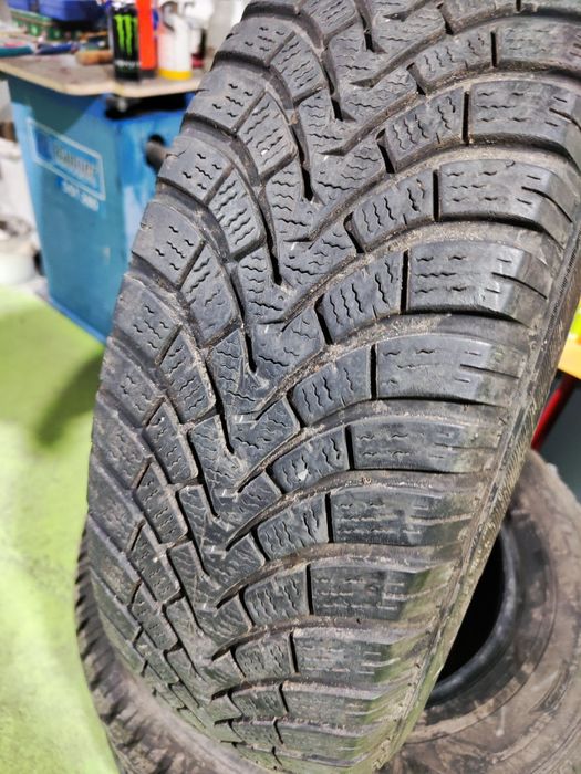 4 бр зимни 215/70/16 Falken