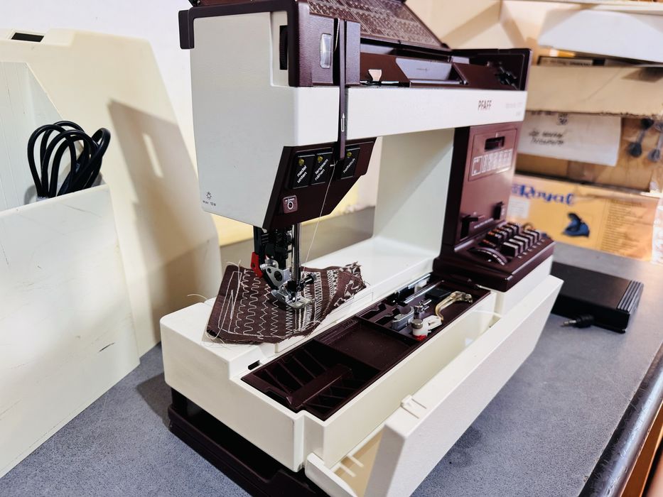 Masina de cusut Pfaff tipmatic 1171 semi industrial cu IDT