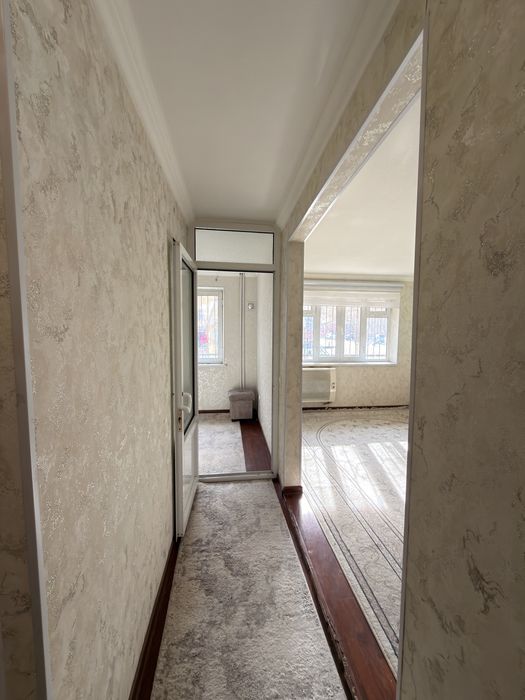 Продаётся уютная 2-комнатная квартира на 1 этаже.