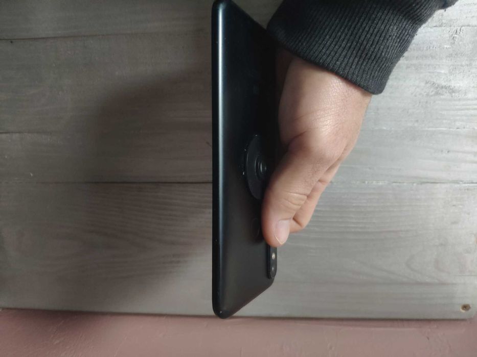 Продавам Xiaomi Mi A2 4/64GB