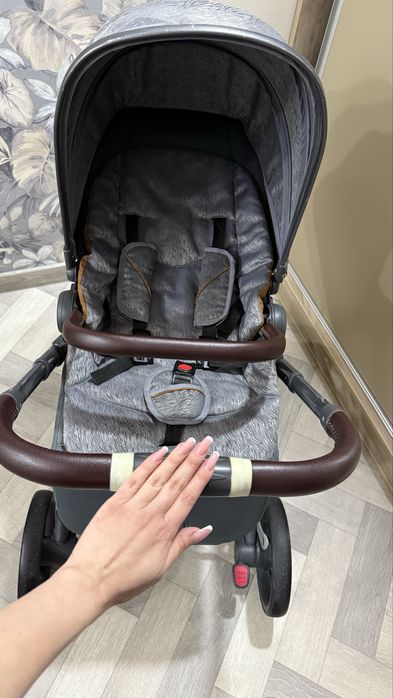 Красивая,легкая коляска