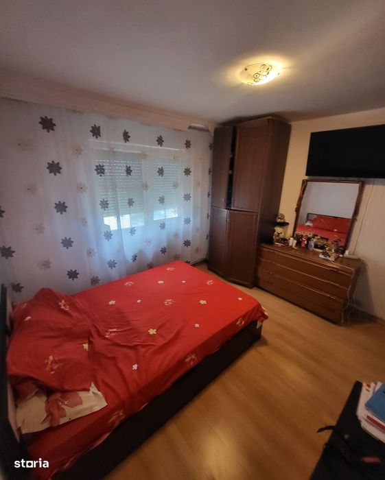 Apartament 3 camere decomandat, strada Mioriței