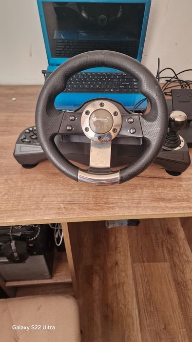 Volan gaming Drive Pro Sport pentru Ps4/Xbox One/Ps3/PC + pedale
-Roti