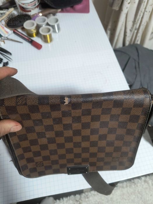 vand Louis Vuitton cum un mic defect originala