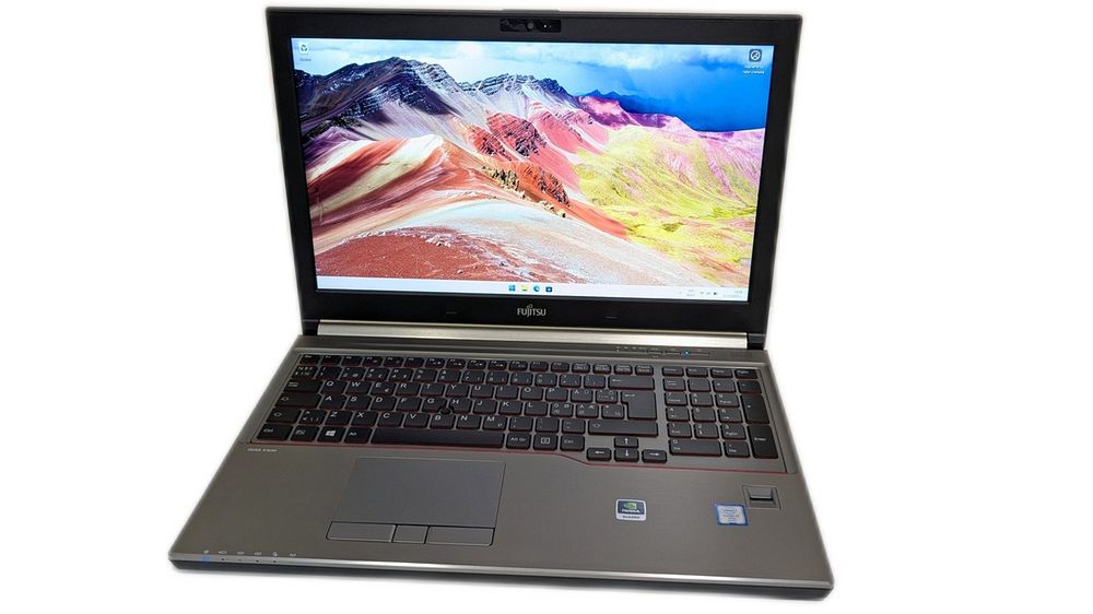 Fujitsu Celsius H760 15.6" 1920x1080 i7-6820HQ 16GB 512GB SSD M2200M