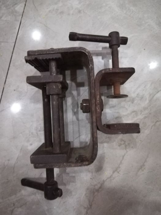 Тиски  струбцины советкие (пара)