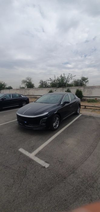 Hongqi e-qm5 610km