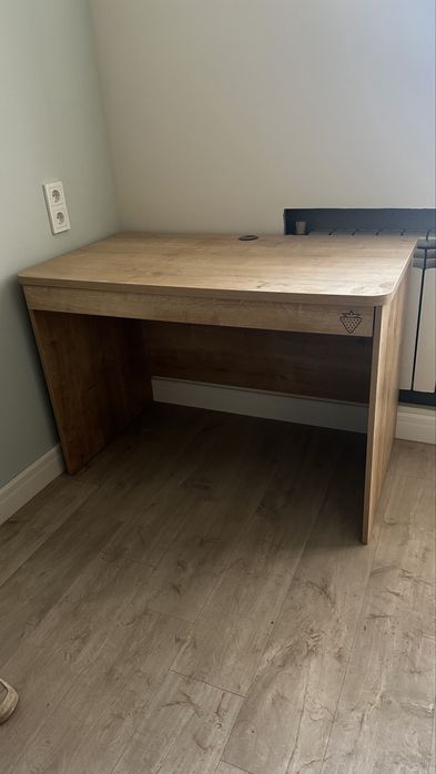 Двухярумная кровать , шкаф , стол