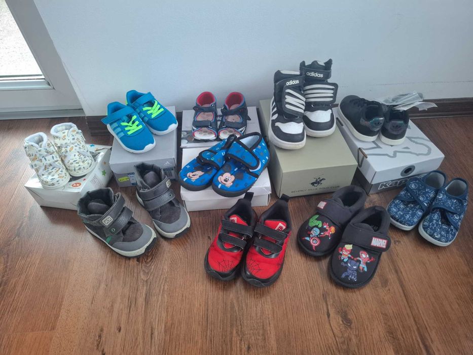 Обувки детски някой са нови други носени