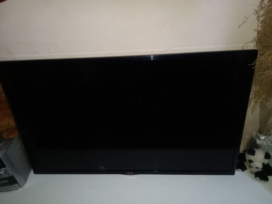 Vand plazma marca LG pentru pese ea functioneza dar se vede pe jumate.