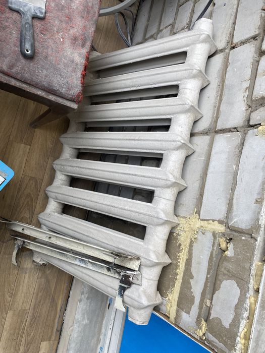 Продам советскую чугунную батарею.