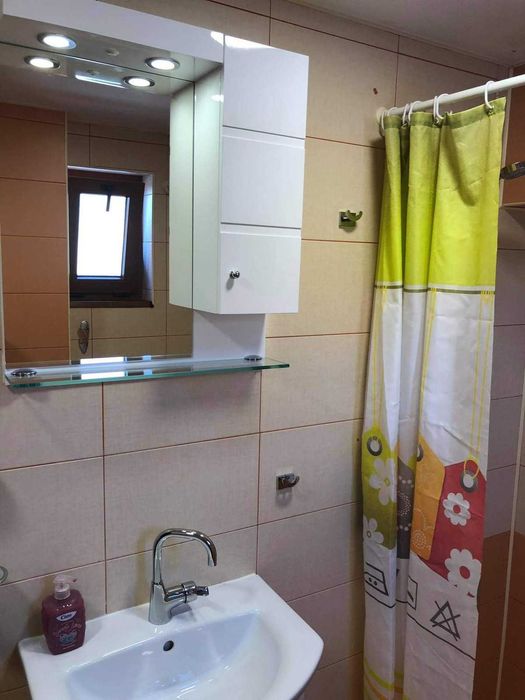 Два етажа от триетажна къща в кв. Вароша - 1500€/м2