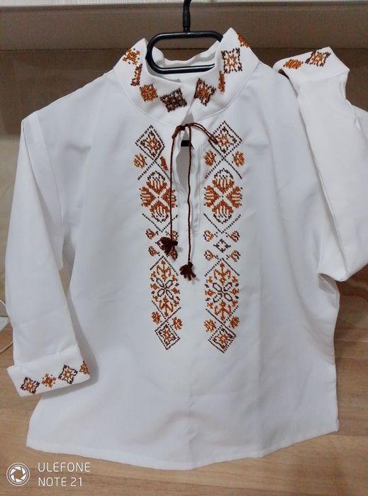 Cămașă tradetional cusută cu mărgel pentru vârsta 6-7anie