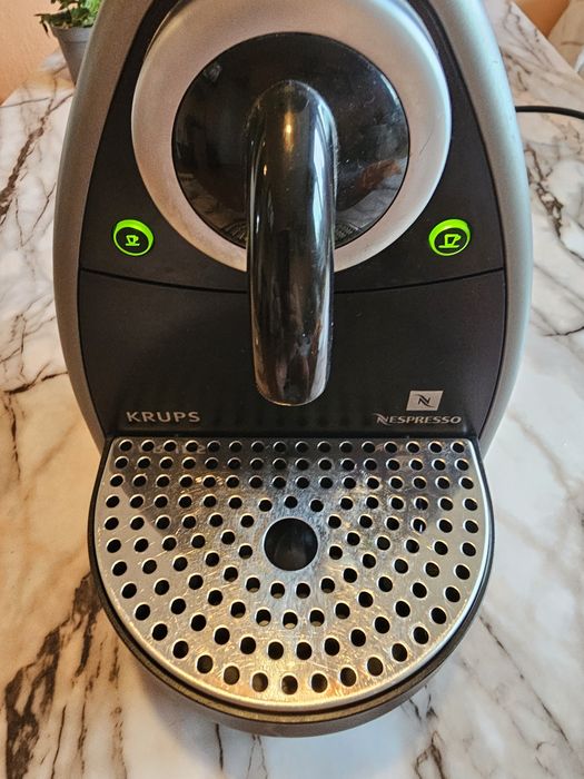 Капсулна кафемашина Krups Nespresso Le Cube + БОНУС многократни капсули
