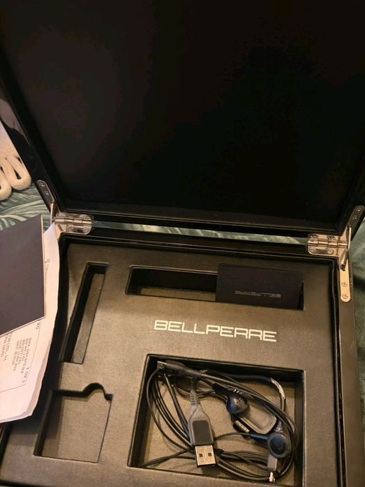 Vertu Signature S – луксозен телефон, злато, сапфир, рубин