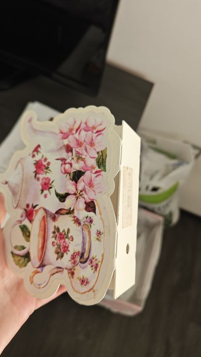 Красив  салфетник с флорални мотиви