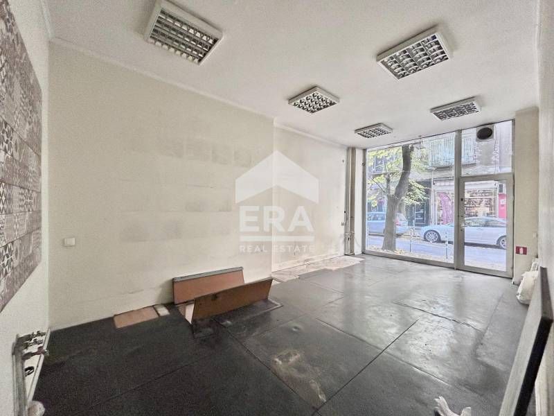 Дава се под наем Магазин в София, Център - 43 кв.м за 650 € - Снимка #1