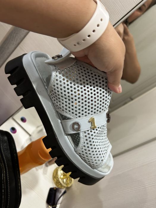 Продам сандалики