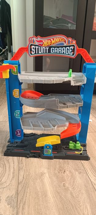 Комплект за игра Hot Wheels City - Stunt garage

 4.87